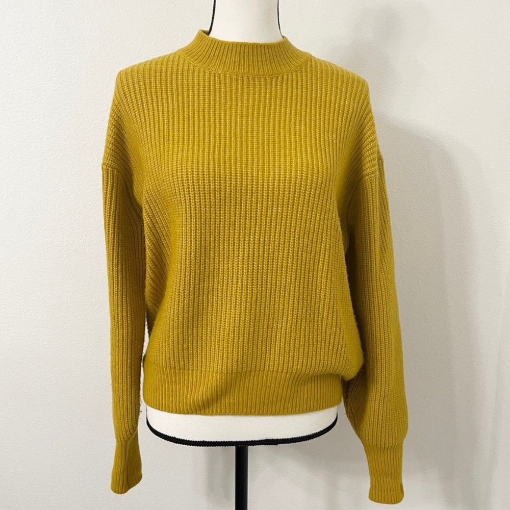 H&M Wool Blend Mustard Yellow Women’s Crewneck Sweater. Fits Medium